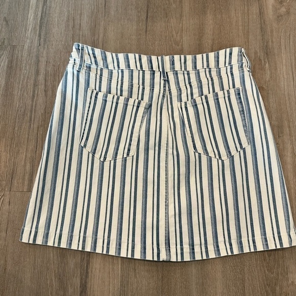 Loft skirt, size 8 - Picture 2 of 3
